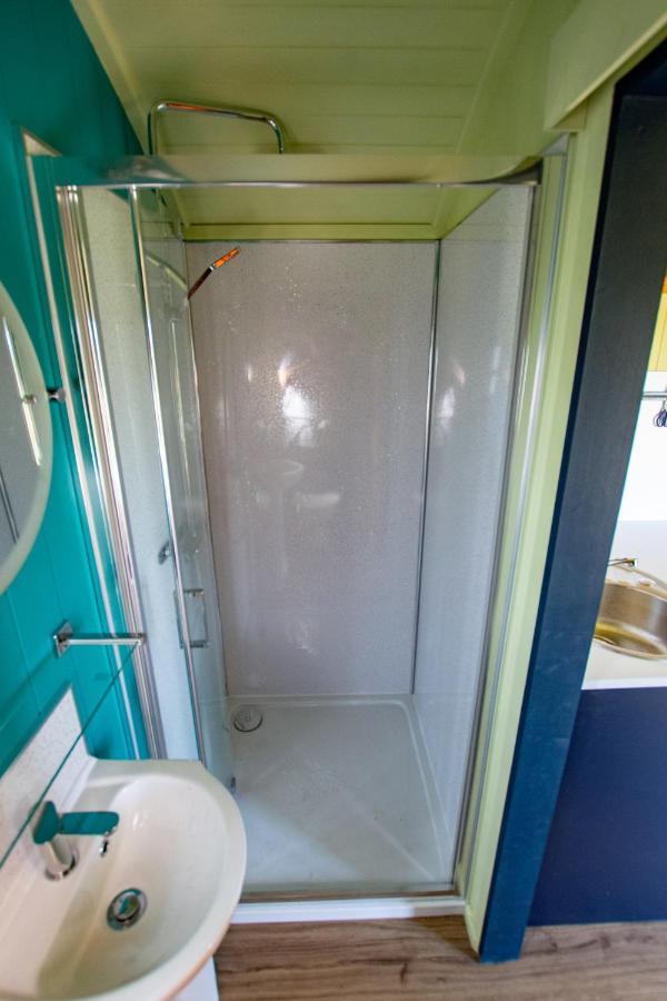 The Gambo Shepherd'S Hut Kidwelly Екстер'єр фото