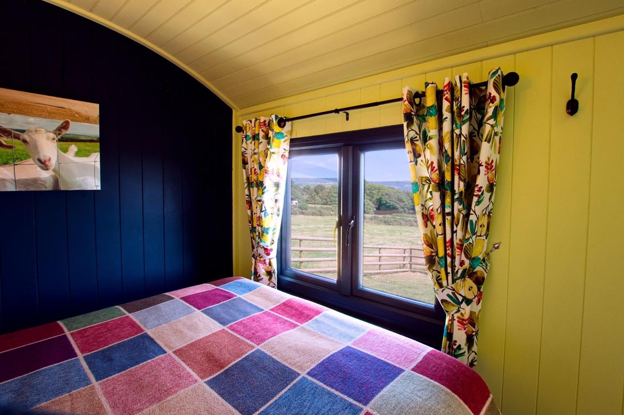 The Gambo Shepherd'S Hut Kidwelly Екстер'єр фото